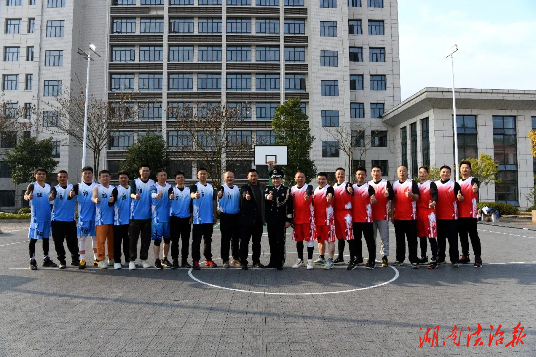 “警”彩“籃”不住 ！ 新邵公安迎“籃”而上 燃爆全場