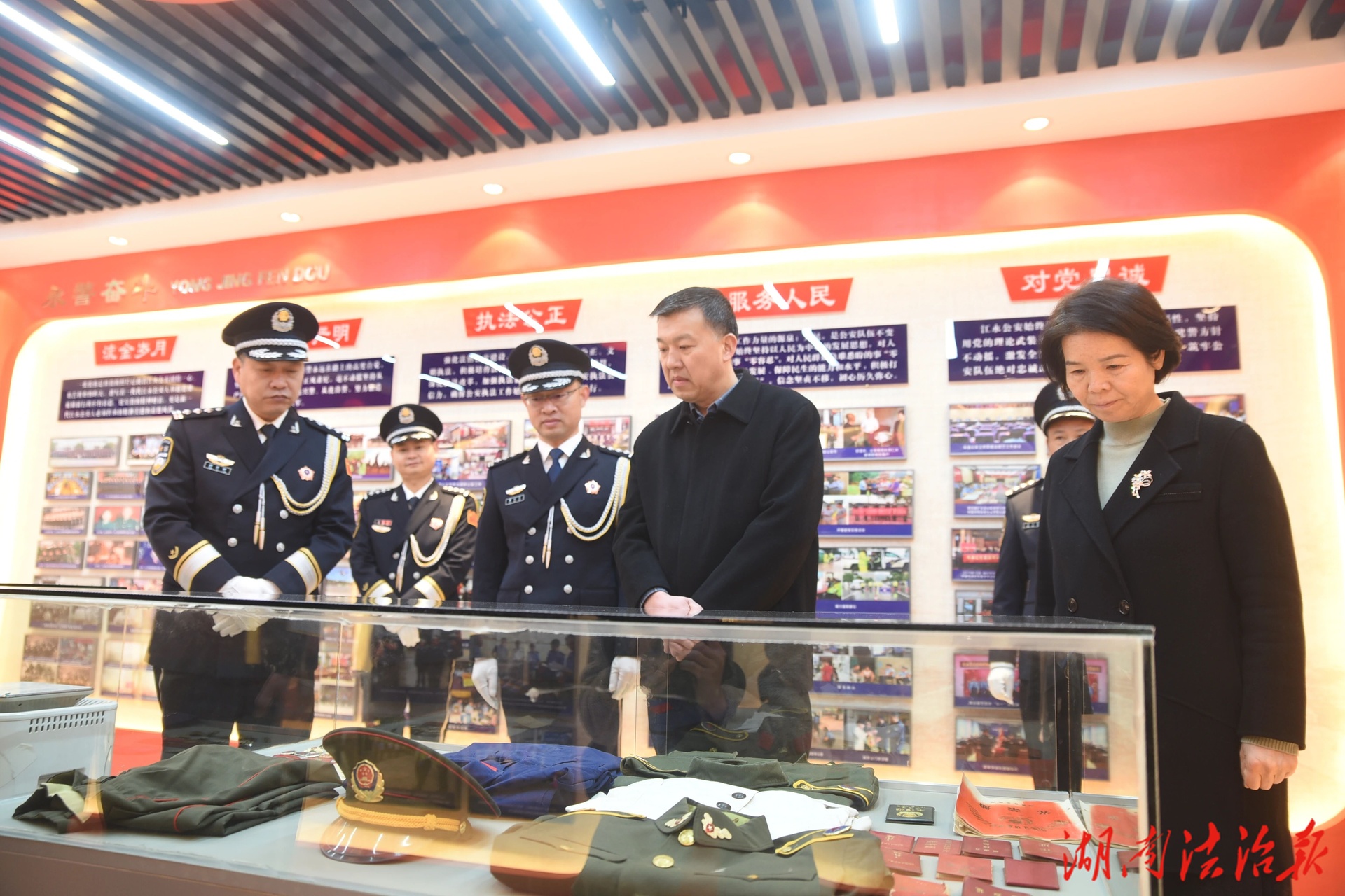 李群辉一行开展“中国人民警察节”走访慰问活动