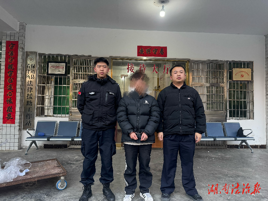 保靖公安：男子深夜連續(xù)撬車門盜竊 被逮個(gè)正著