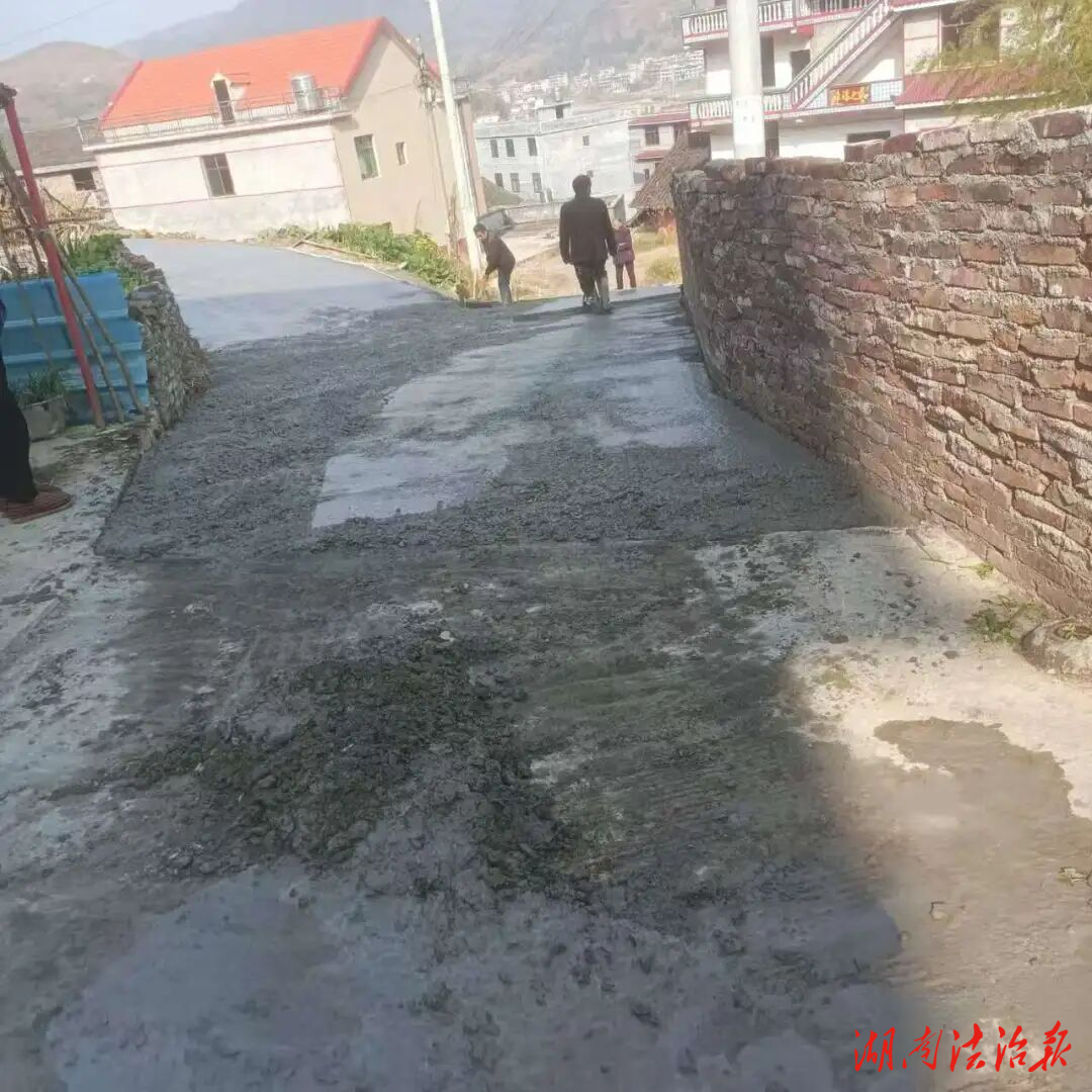 從“對峙”到“對話”，從“堵心”到“通途”——漣源法院“法庭+矛調(diào)”聯(lián)動巧破多年鄰里“心墻”