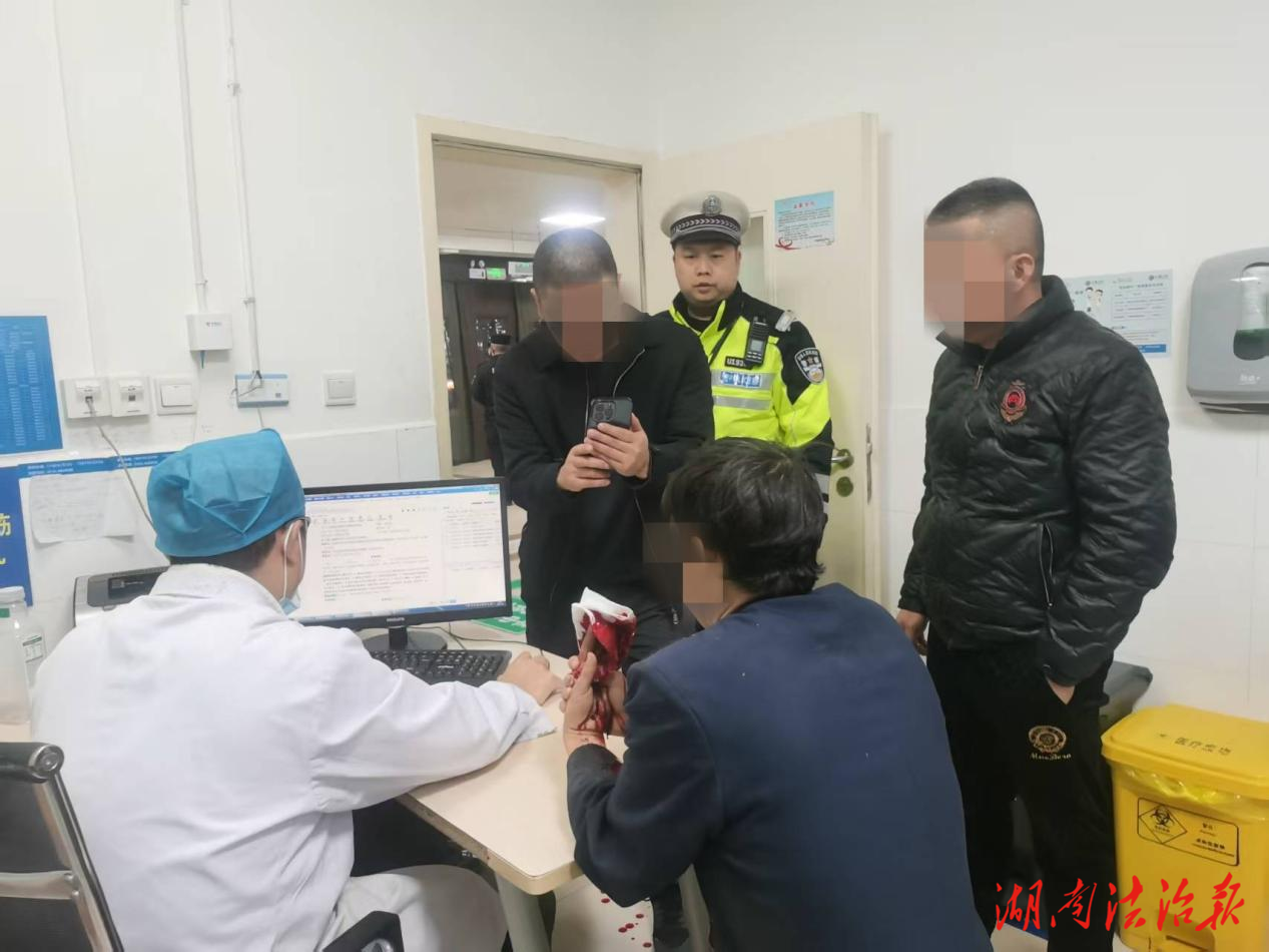 緊急救援！交警開道5分鐘護(hù)送斷指傷者就醫(yī)