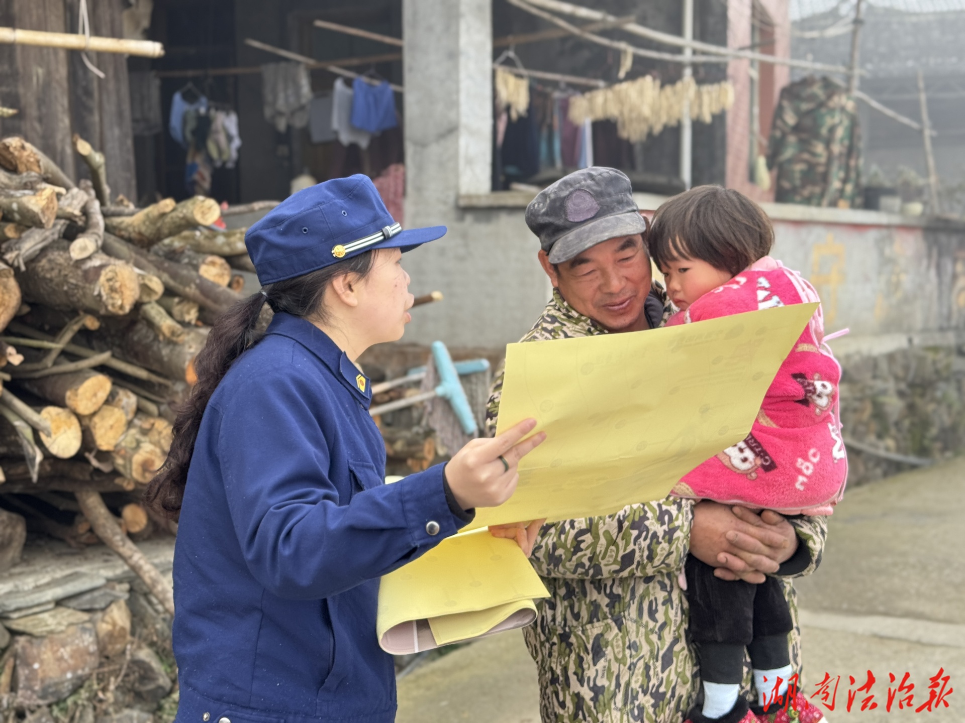 绥宁消防聚焦“一老一小” 敲门入户送平安