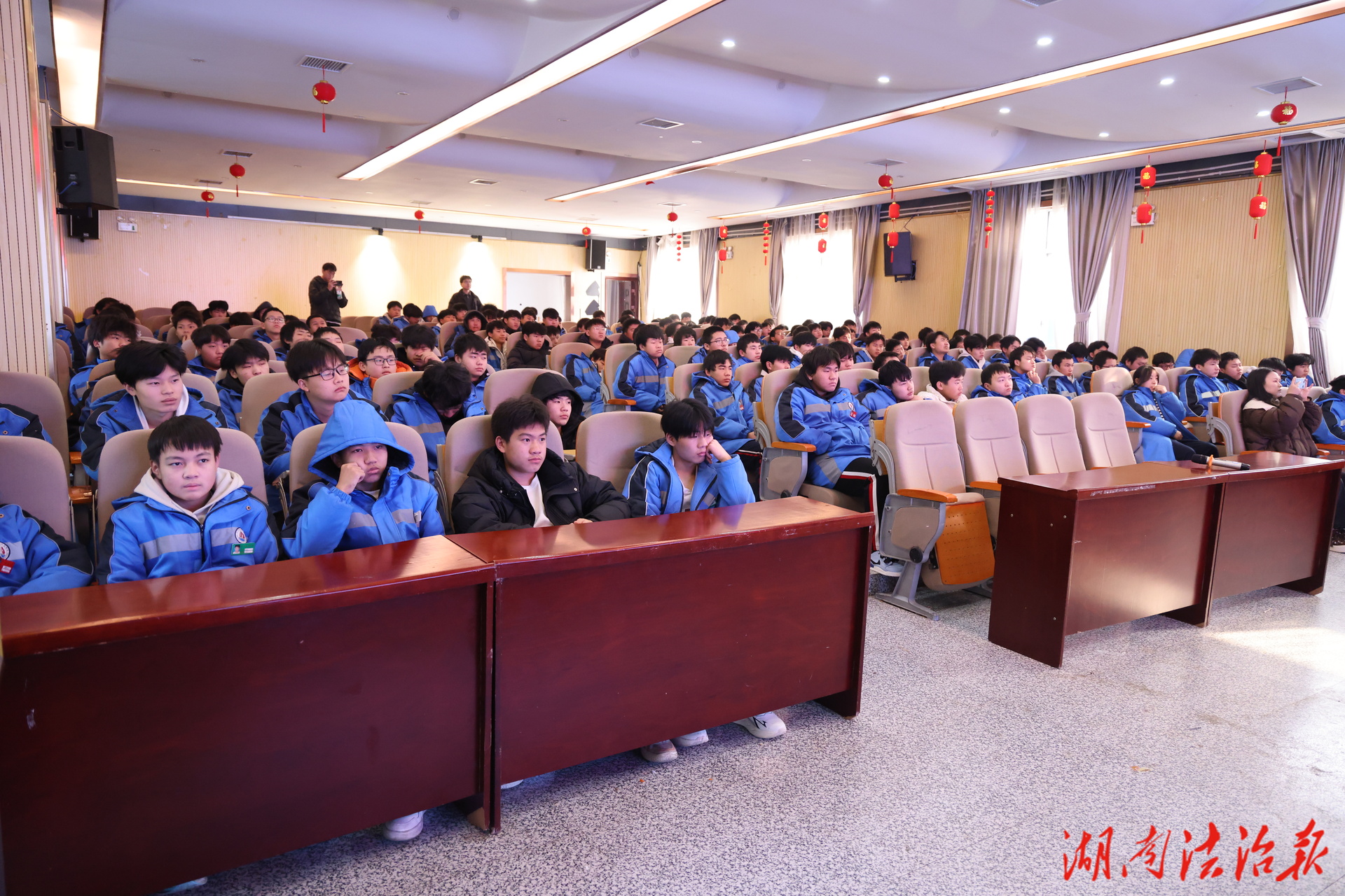 瀘溪檢察“小橘子護(hù)未隊(duì)”走進(jìn)職業(yè)中學(xué)：以案說法，護(hù)航青春成長(zhǎng)之路