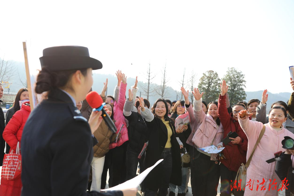 筑牢“三重防護(hù)”！瀘溪公安聚焦重點(diǎn)領(lǐng)域宣傳保平安