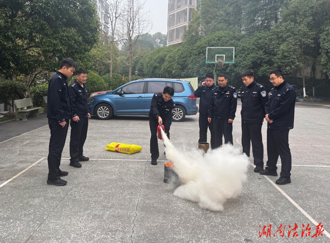 筑牢安全防線：保靖法院司法警察大隊(duì)開(kāi)展消防培訓(xùn)與實(shí)戰(zhàn)演練