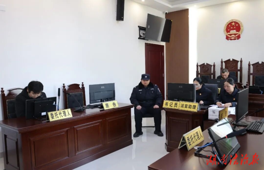 高效便民 就地解紛——岳陽市君山區(qū)人民法院在綜治中心敲響“第一槌”