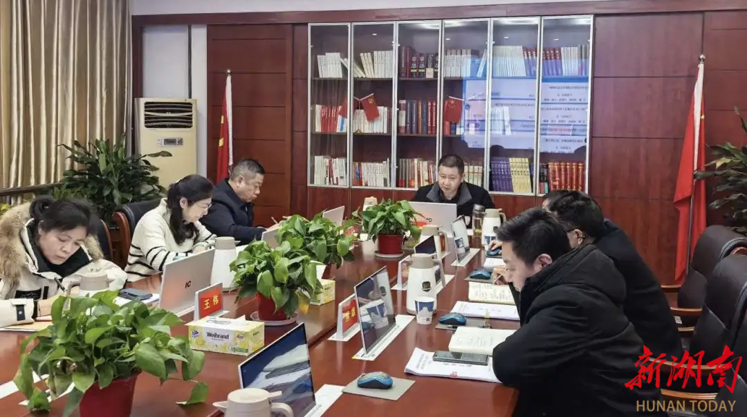 株洲天元區(qū)法院黨組傳達(dá)學(xué)習(xí)全市法院院長(zhǎng)述職評(píng)議會(huì)議精神