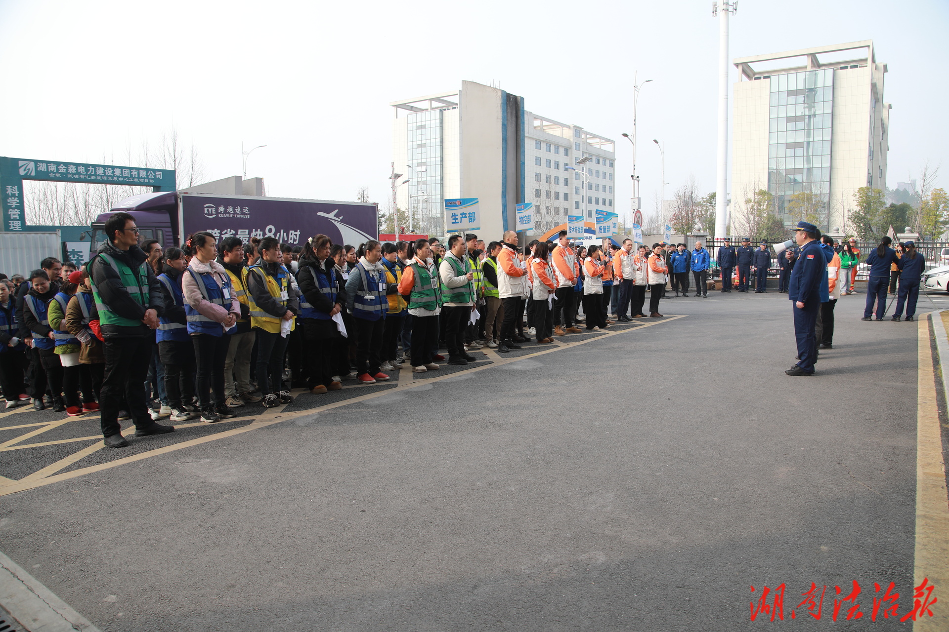 永州經(jīng)開區(qū)：永州產(chǎn)投集團聯(lián)合區(qū)消防救援大隊開展消防演練