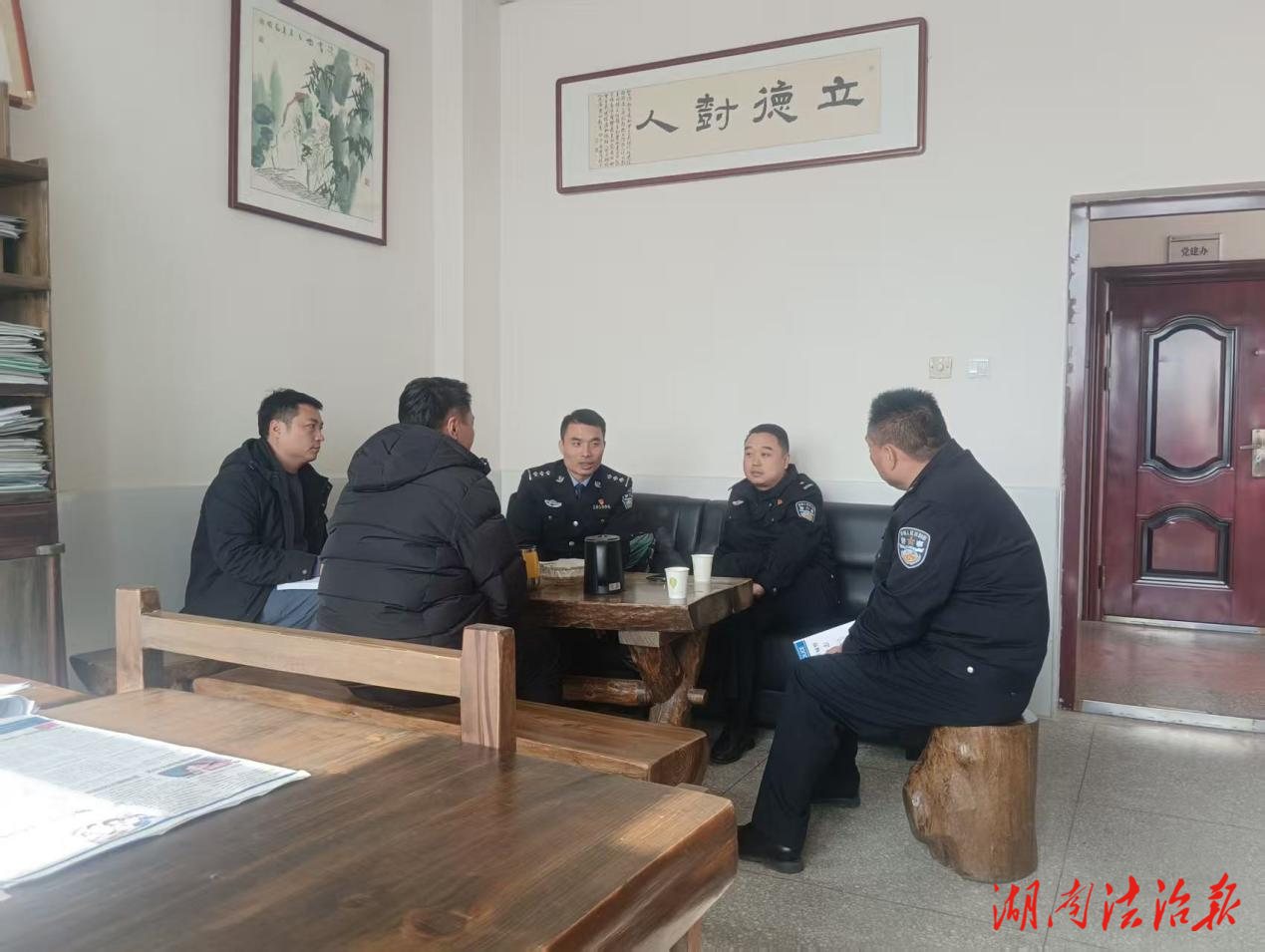 【優(yōu)化營商環(huán)境】花垣公安深入走訪企業(yè) 精準(zhǔn)服務(wù)護(hù)航發(fā)展