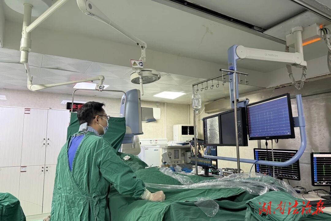 自主攻堅破壁壘 微創(chuàng)封堵護心脈——永州市第四人民醫(yī)院獨立完成首例冠狀動脈瘺封堵術(shù)