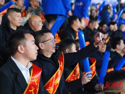 足球之城的“英雄看臺”：一座城市的見義勇為法治宣言 永州以制度守護(hù)善行，讓正義與溫暖同臺