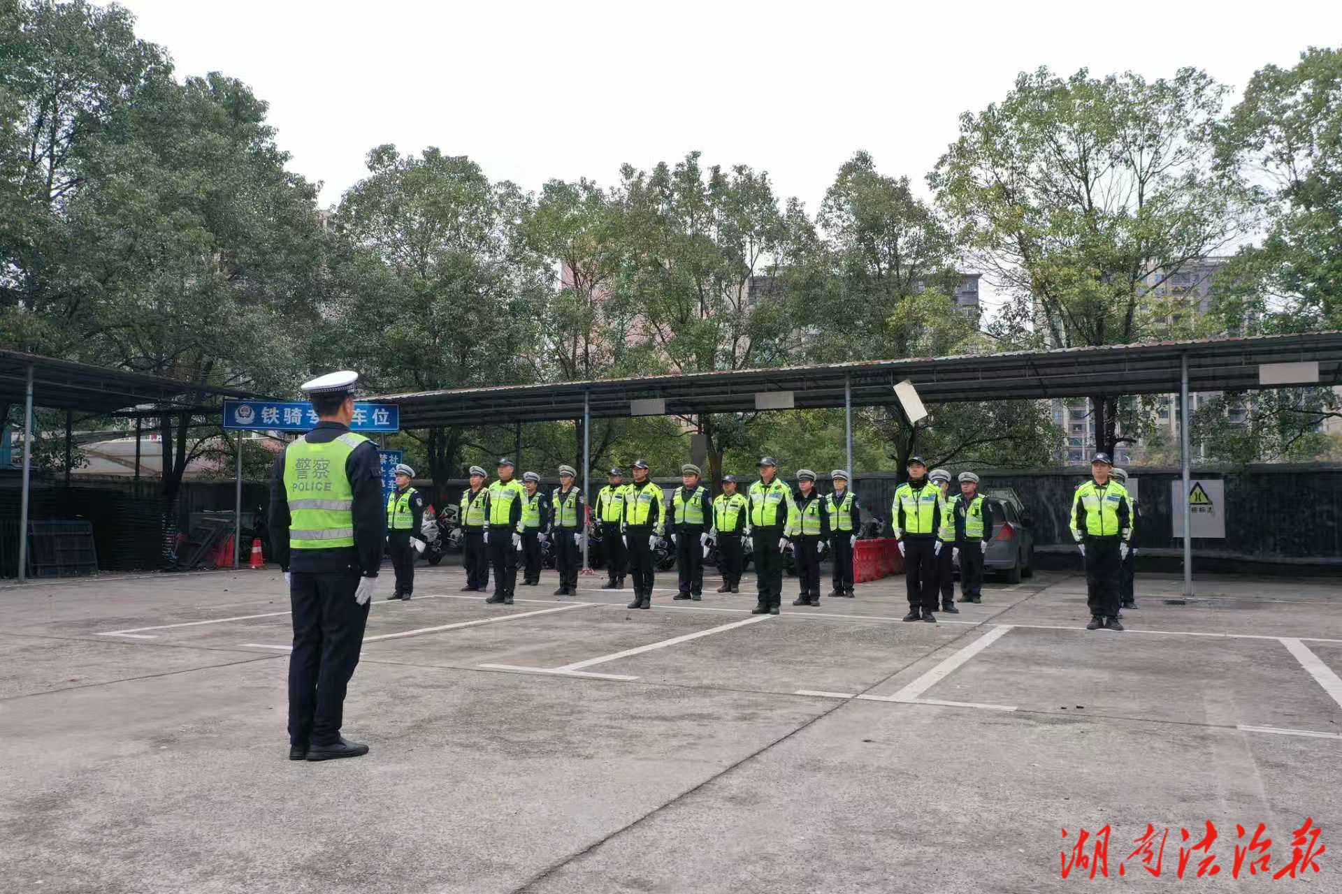 厲兵秣馬迎春運(yùn) 實(shí)戰(zhàn)練兵筑防線——道縣交警開展2026年春運(yùn)前民輔警培訓(xùn)演練