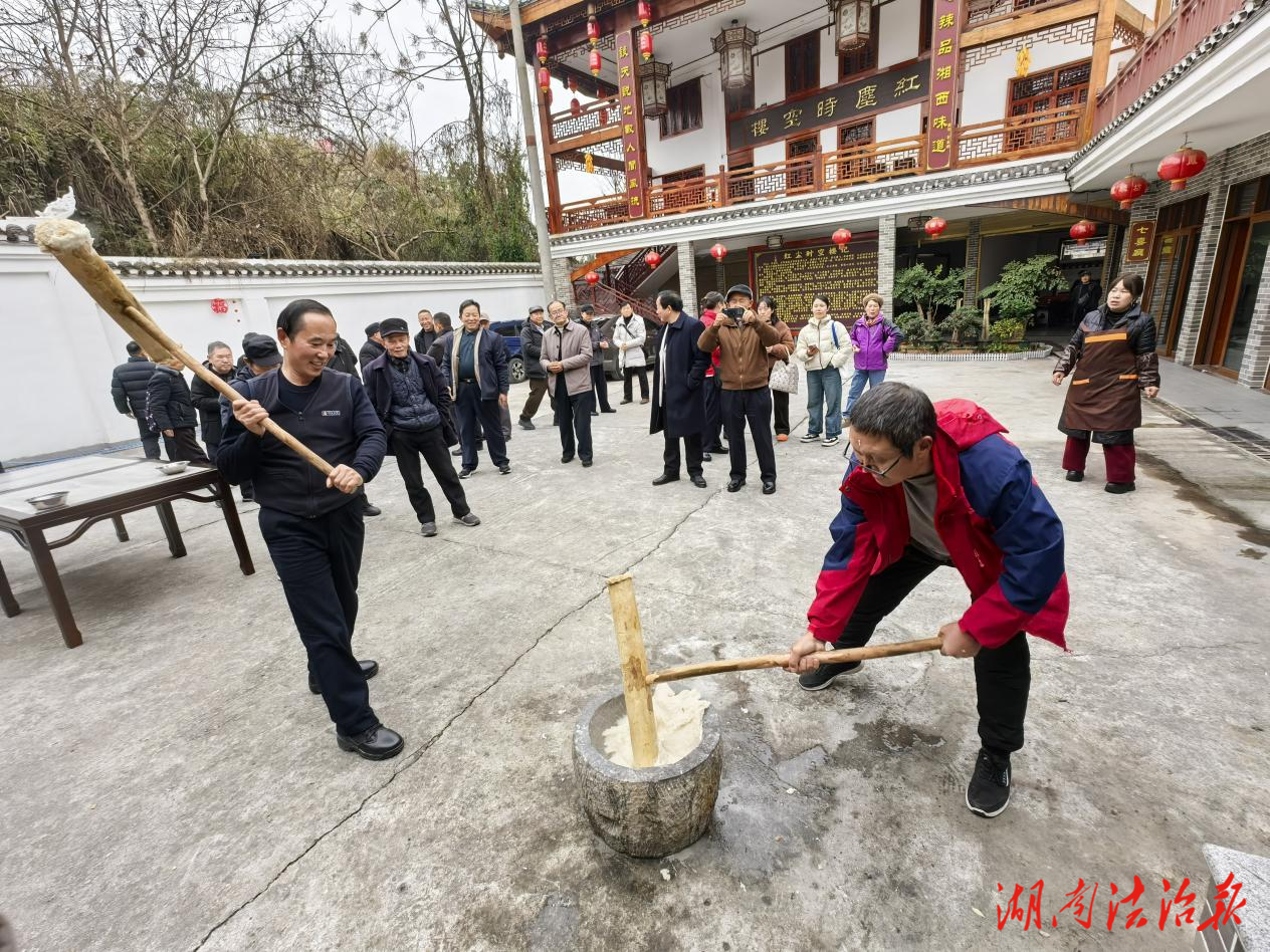湘西自治州公安局退休干部黨總支部開展 “春意盎然氣象新·傳統(tǒng)習(xí)俗迎新年” 主題黨日活動(dòng)