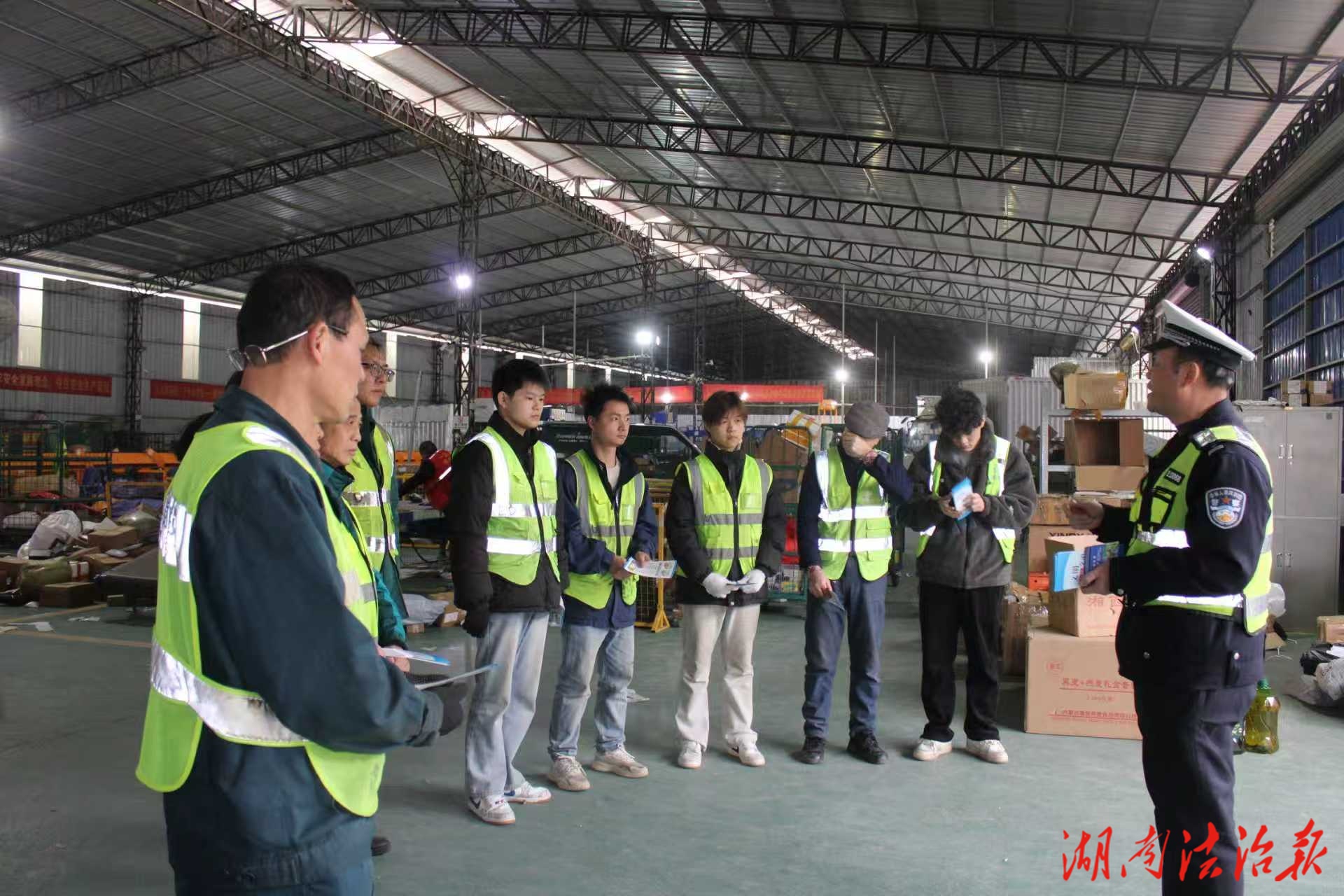 春運首日 道縣交警進快遞外賣企業(yè)送安全