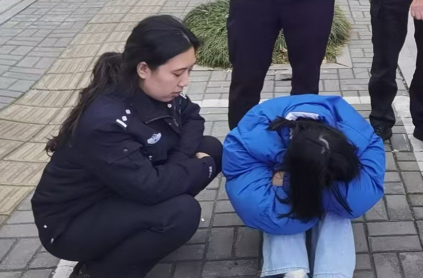 跨越城市的溫暖重逢——95后女警用溫柔守護迷途的她