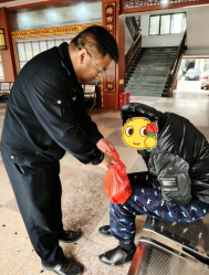 寒冬暖心扉！邵东公安及时救助化心结