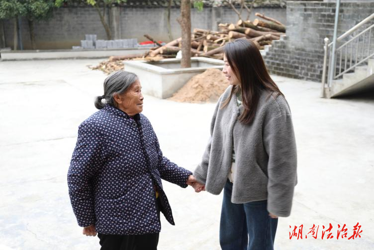 歲末守護·法暖萬家丨鳳凰法院：院長節(jié)前走訪慰問，助力鄉(xiāng)村振興