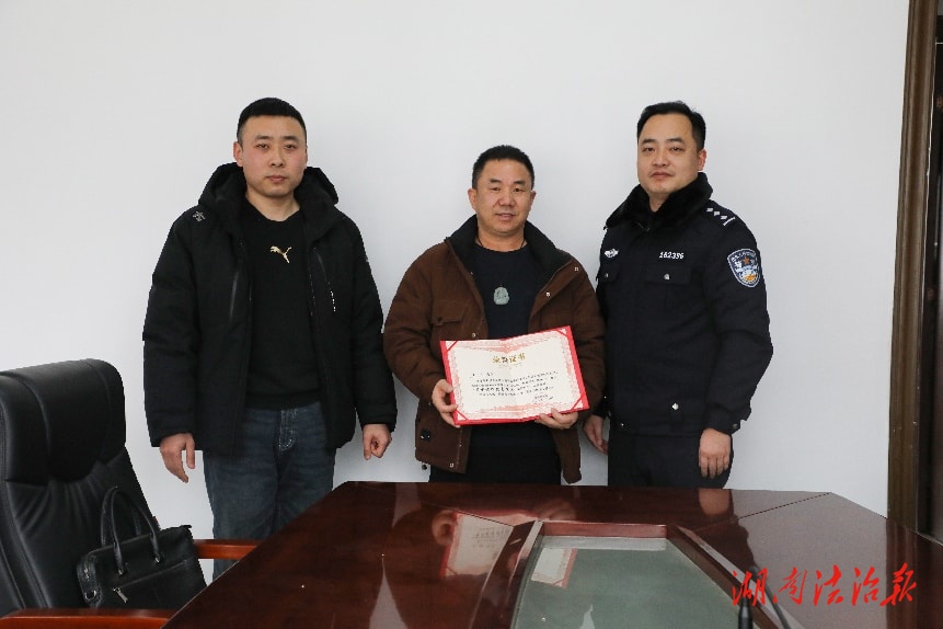 保靖公安：警民聯(lián)動鑄平安 “酉水前哨”警務(wù)團(tuán)隊繪就基層治理新圖景