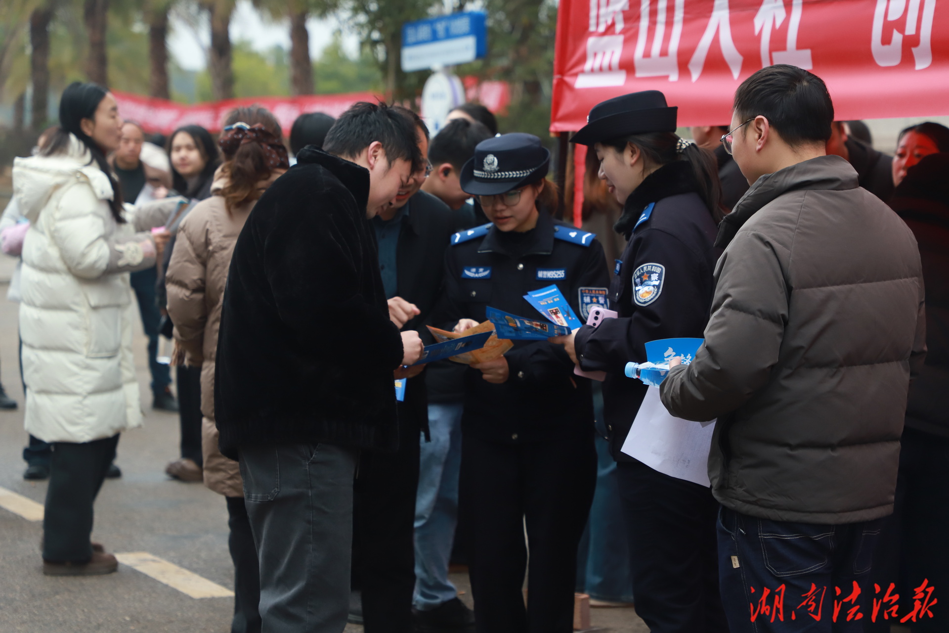 藍(lán)山公安：“警”跟熱點(diǎn)巧借平臺(tái) 筑牢反詐禁毒“安全墻”