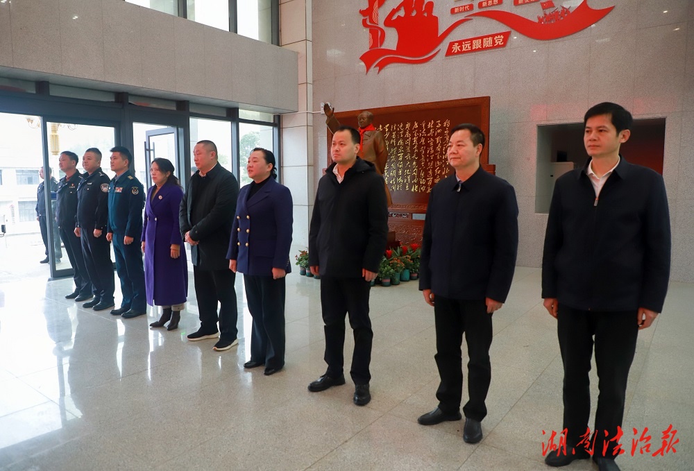 縣領(lǐng)導(dǎo)走訪慰問藍(lán)山縣公安局民輔警