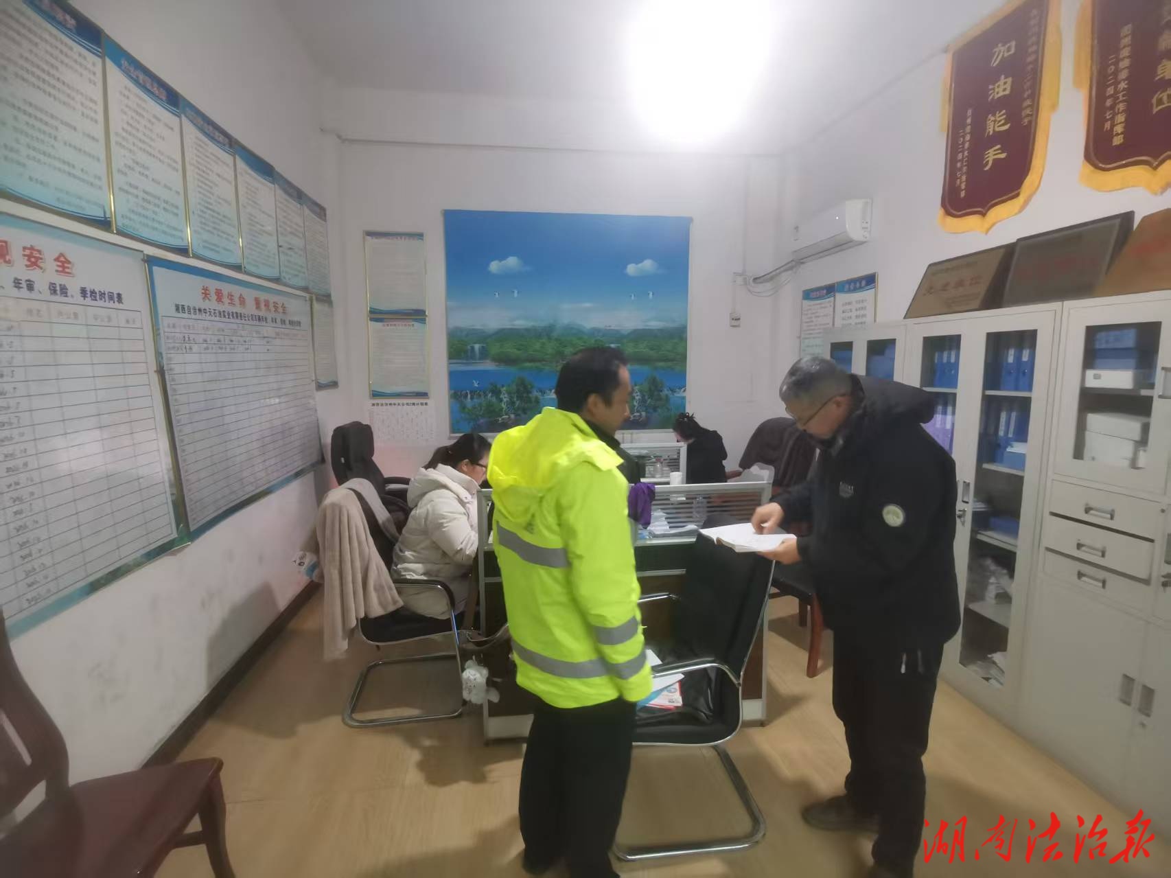 吉首交警對重點企業(yè)開展春節(jié)前安全檢查