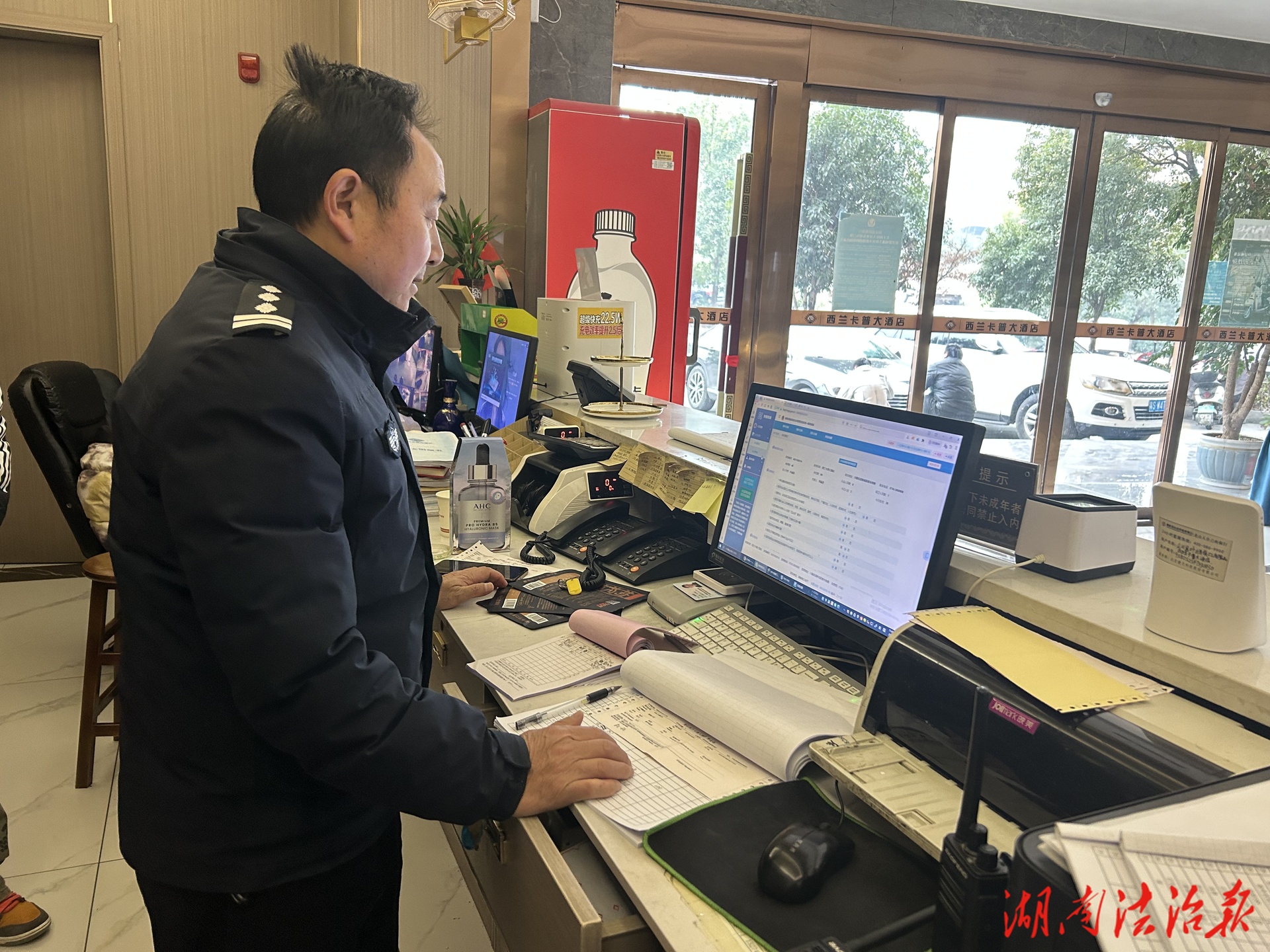 筑牢安全防線 守護(hù)歲末平安——龍山公安開展節(jié)前安全檢查