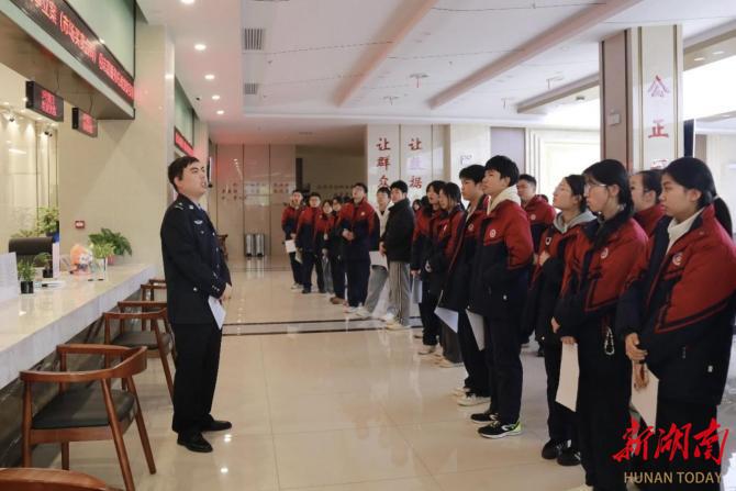 株洲市芦淞法院开展立案登记制实施十周年诉讼服务体验日活动