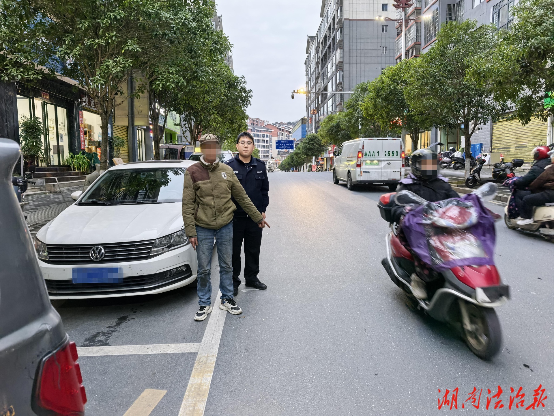 平安五溪·冬春攻勢丨打擊違法犯罪紀(jì)實（七）三輪車駕駛?cè)松嫦幼璧K執(zhí)行職務(wù) 警方24小時內(nèi)“請君歸案”