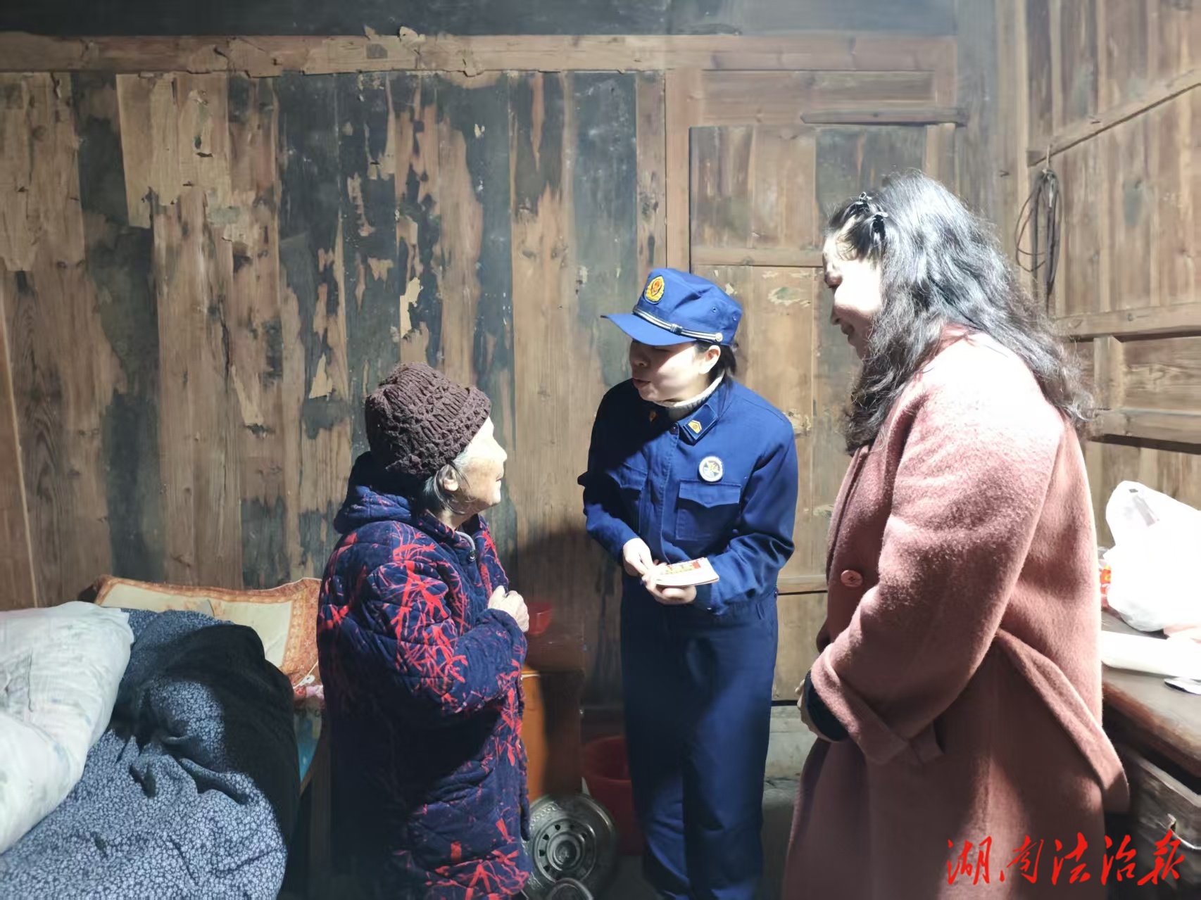 邵陽縣消防救援局深入易燃易爆場所開展節(jié)前消防安全檢查