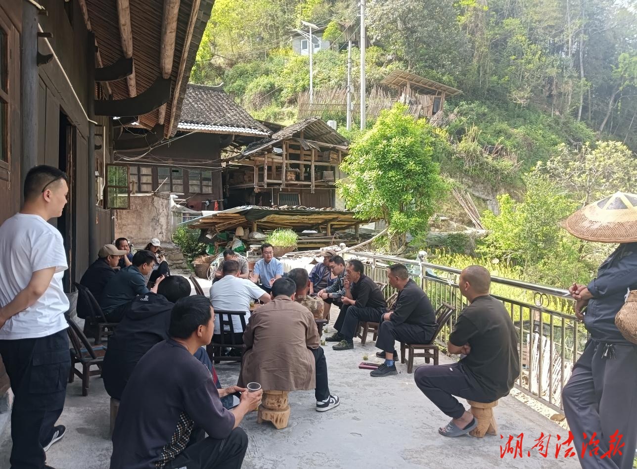 法理相融暖民心 溫情解紛筑和諧 ——保靖縣葫蘆鎮(zhèn)多方聯(lián)動(dòng)巧解村民違法建房難題