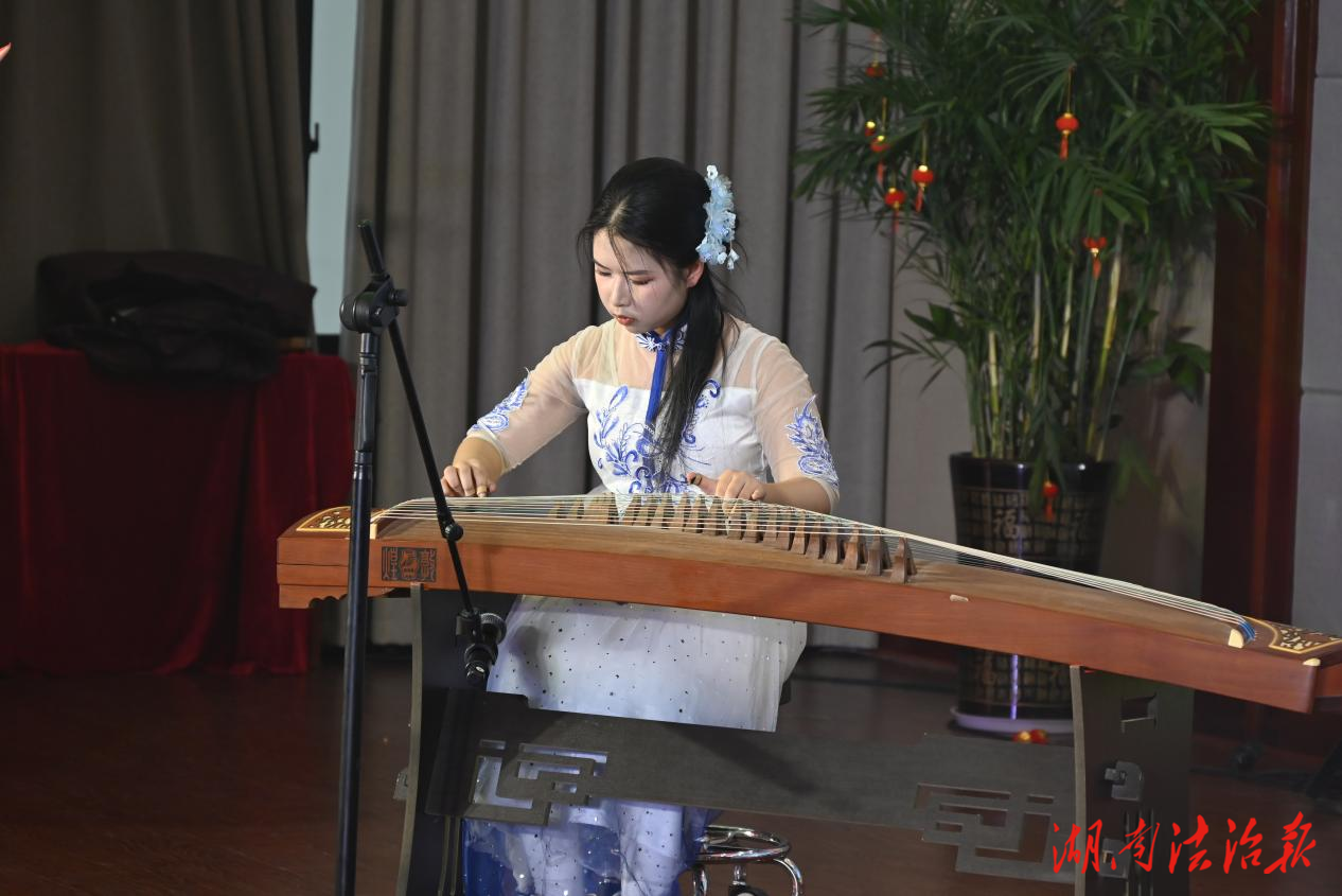 法徽閃耀迎新春：新晃法院舉辦春節(jié)聯(lián)歡活動