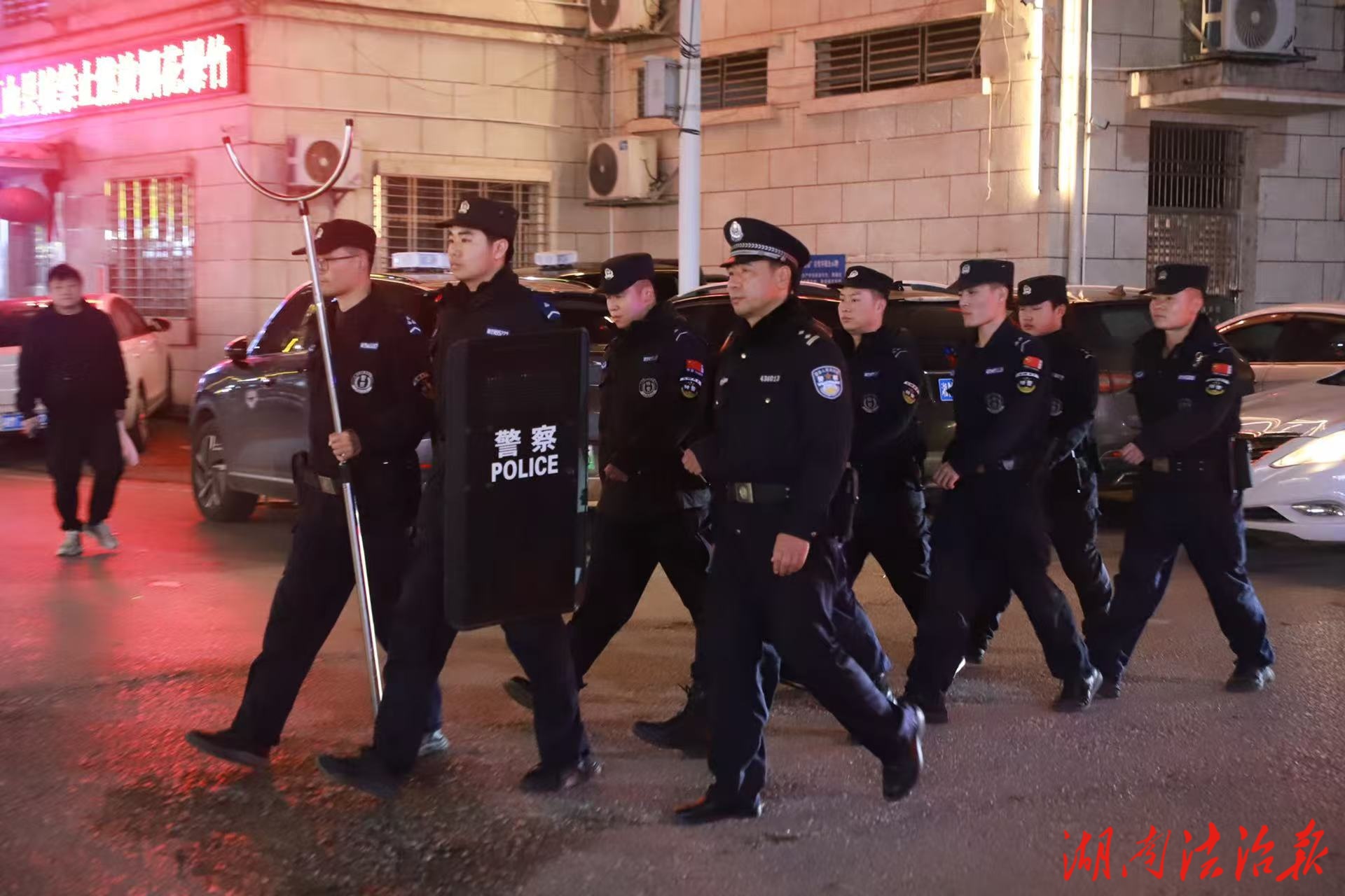 藍(lán)山公安：“第一現(xiàn)場(chǎng)”超燃，“第二現(xiàn)場(chǎng)”平安！