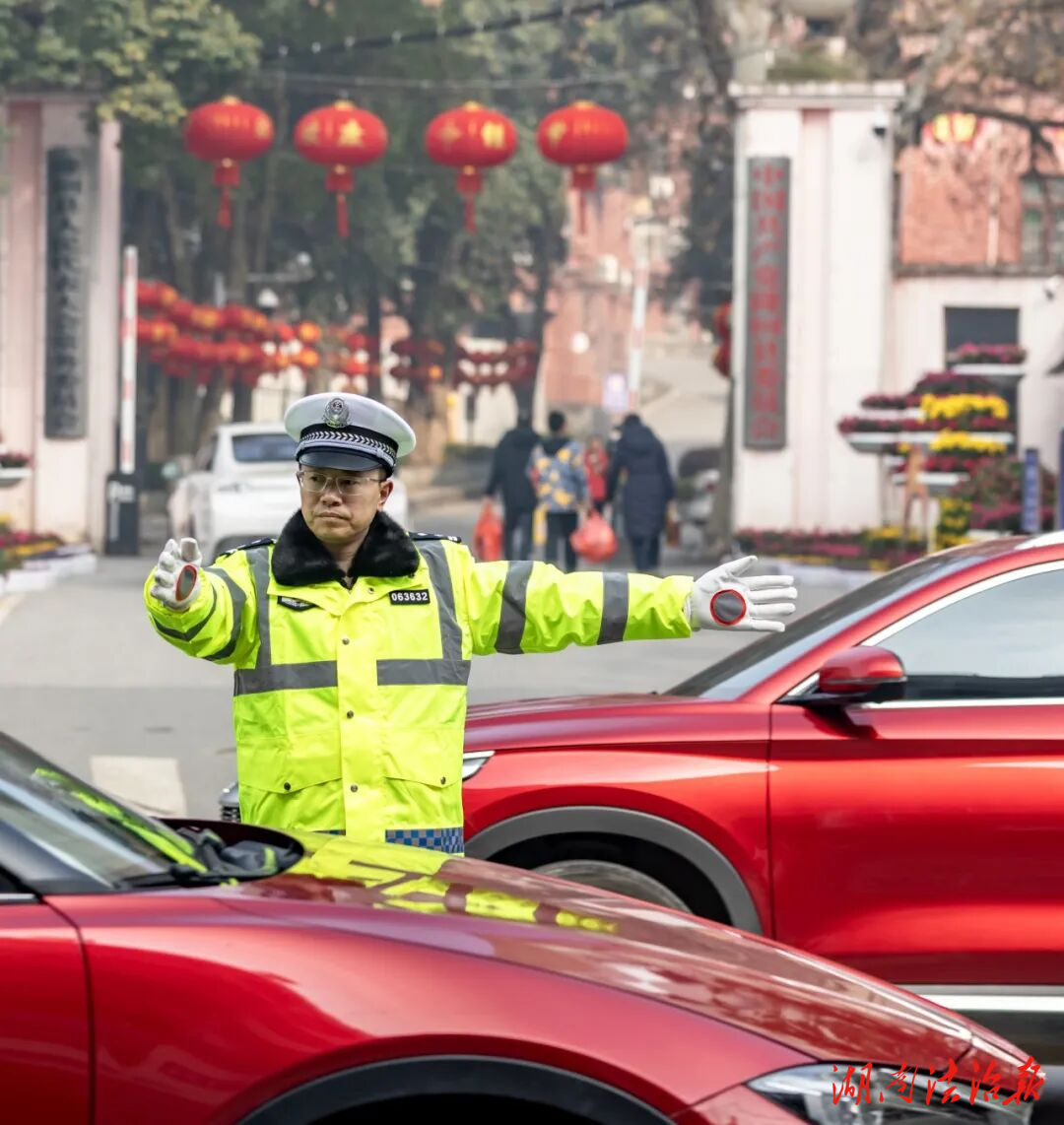 隆回交警全力“湘”守，温暖归途
