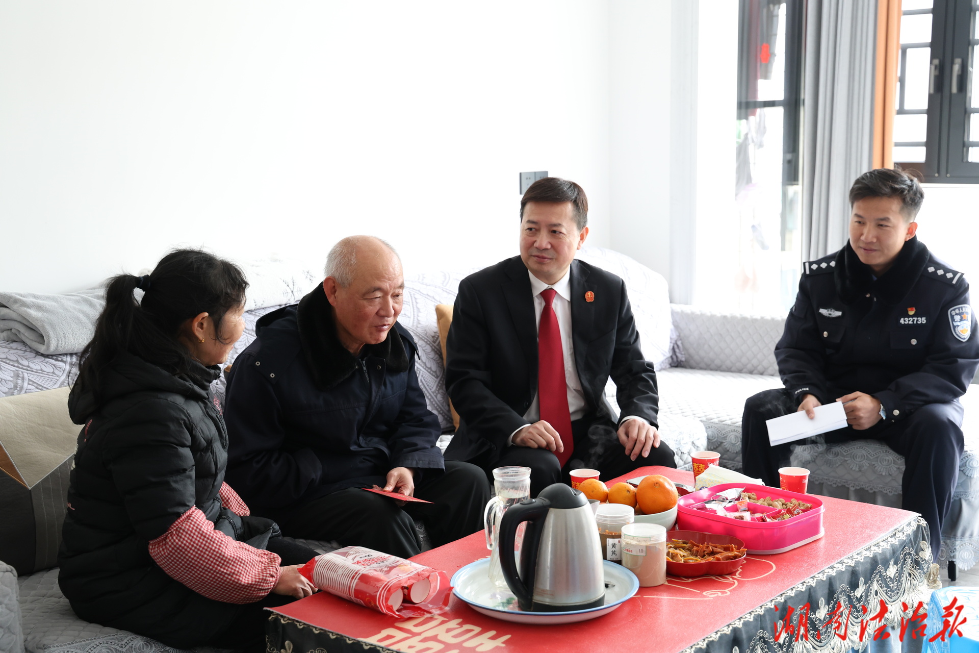 蓝山法院开展春节走访慰问活动