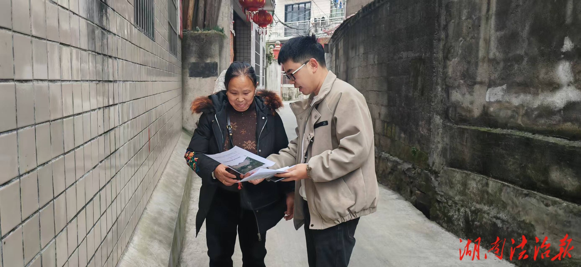 敲门入户送平安 禁燃禁放迎新春