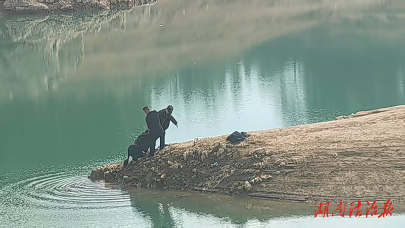 春节前夕男子跳河轻生 花垣公安紧急营救化险为夷