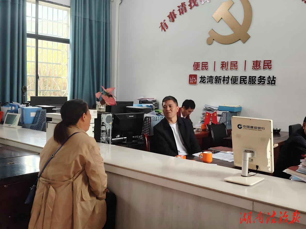 坐在矛盾正中，“耐煩”到一方天亮  ——記六畝塘街道矛盾調(diào)解中心負(fù)責(zé)人吳勇軍