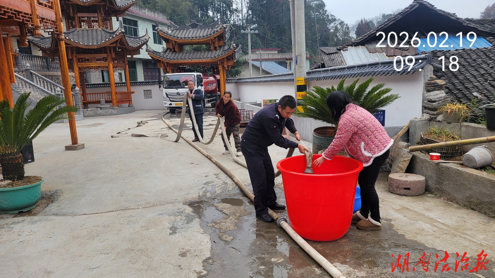 警民同心解民憂 送水上門暖人心