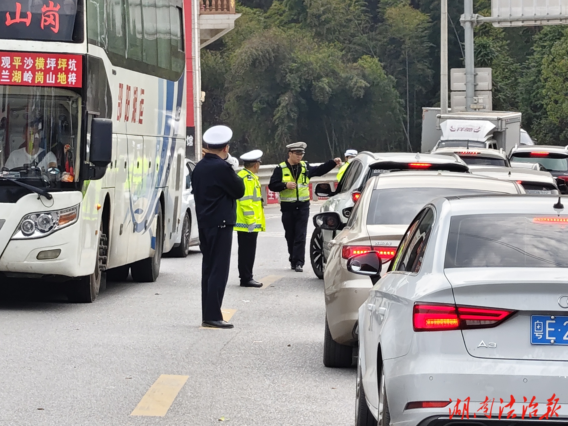 藍山公安：堅守鋪就坦途 圓滿完成2026年春節(jié)假期交通安保工作任務(wù)