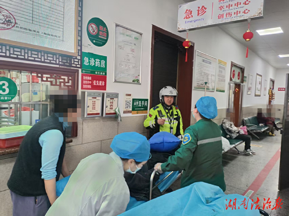 春節(jié)假期，道縣交警緊急護送患病群眾就醫(yī)