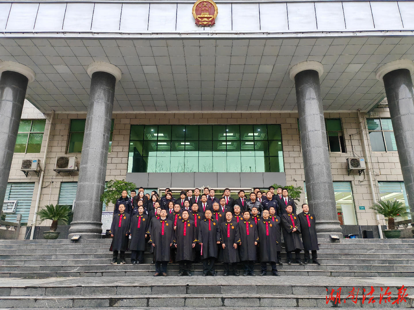 瀘溪法院舉行春節(jié)后首個工作日升國旗儀式