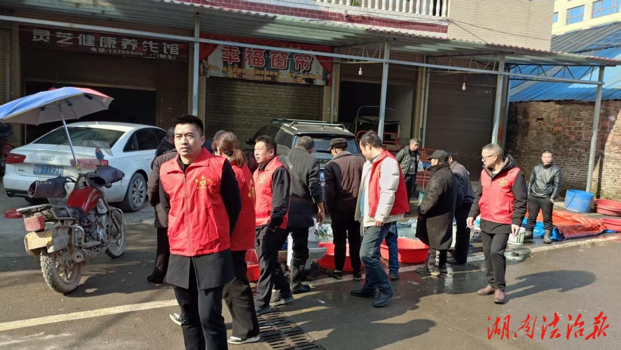 槎溪鎮(zhèn)春節(jié)期間開(kāi)展“‘四穩(wěn)’走基層 溫暖小商戶”行動(dòng)
