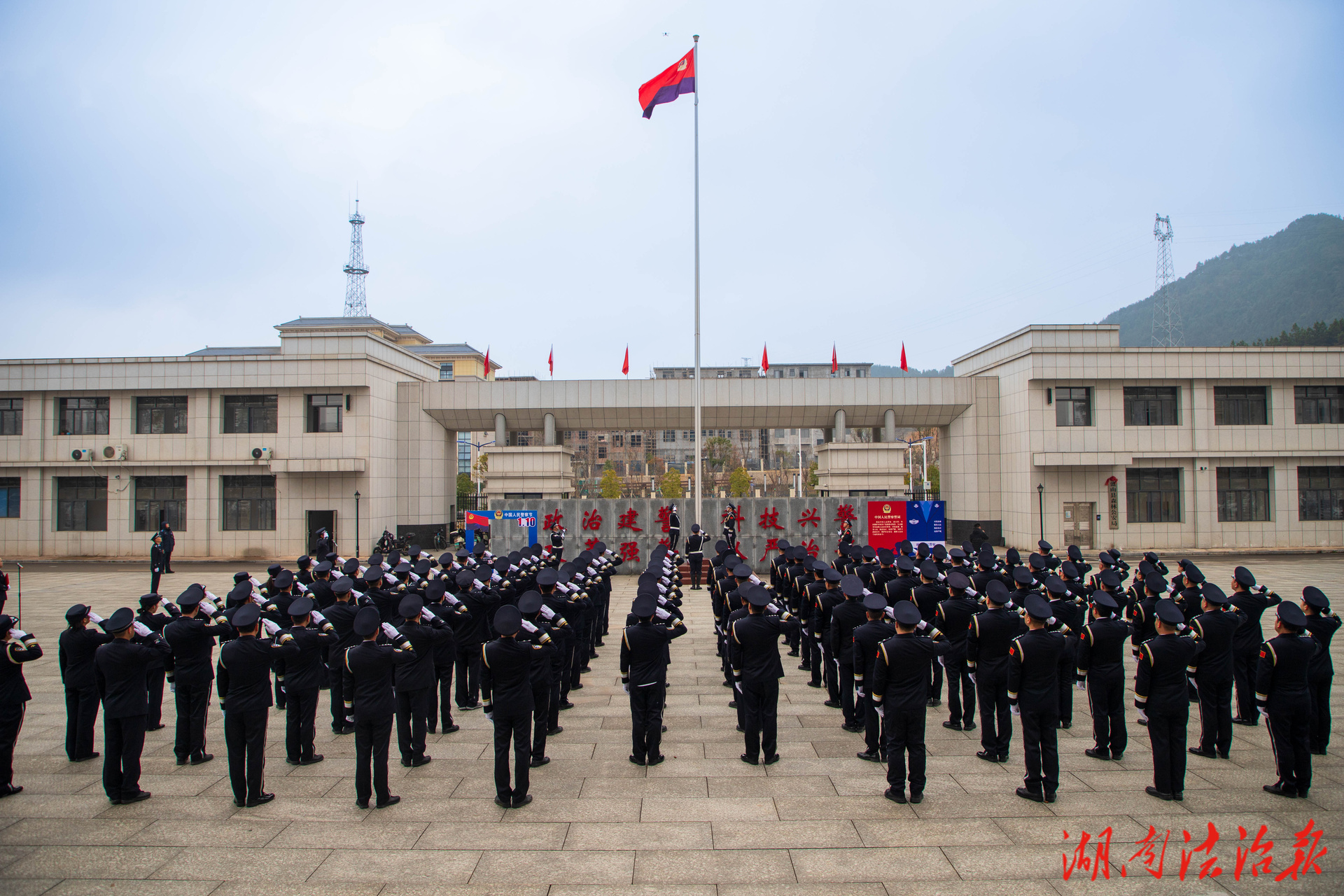 喜報(bào)！藍(lán)山公安獲評(píng)“全省優(yōu)秀公安局”