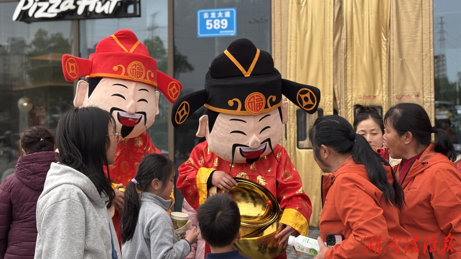 株洲云龍萬達(dá)新春鉅惠節(jié)啟幕 石峰區(qū)消費(fèi)市場(chǎng)喜迎“開門紅”