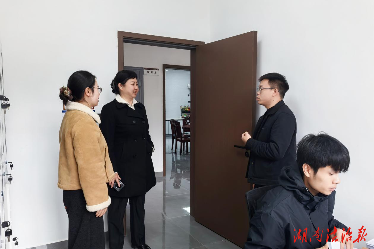 新春伊始鼓干勁 凝心聚力譜新篇——新晃法院領(lǐng)導班子深入庭室走訪調(diào)研鼓干勁