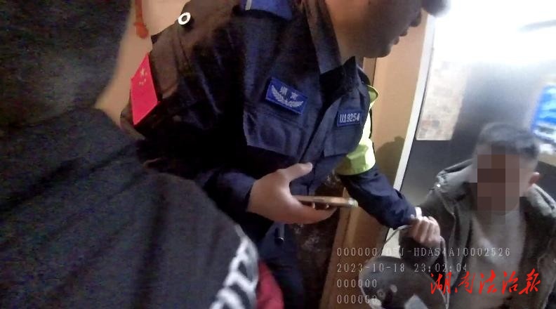 電梯故障群眾被困 吉首公安火速救援化險為夷