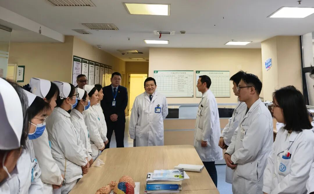 新春慰問鼓干勁 凝心聚力啟新程——市中心醫(yī)院春節(jié)后開工首日走訪慰問全院醫(yī)護人員