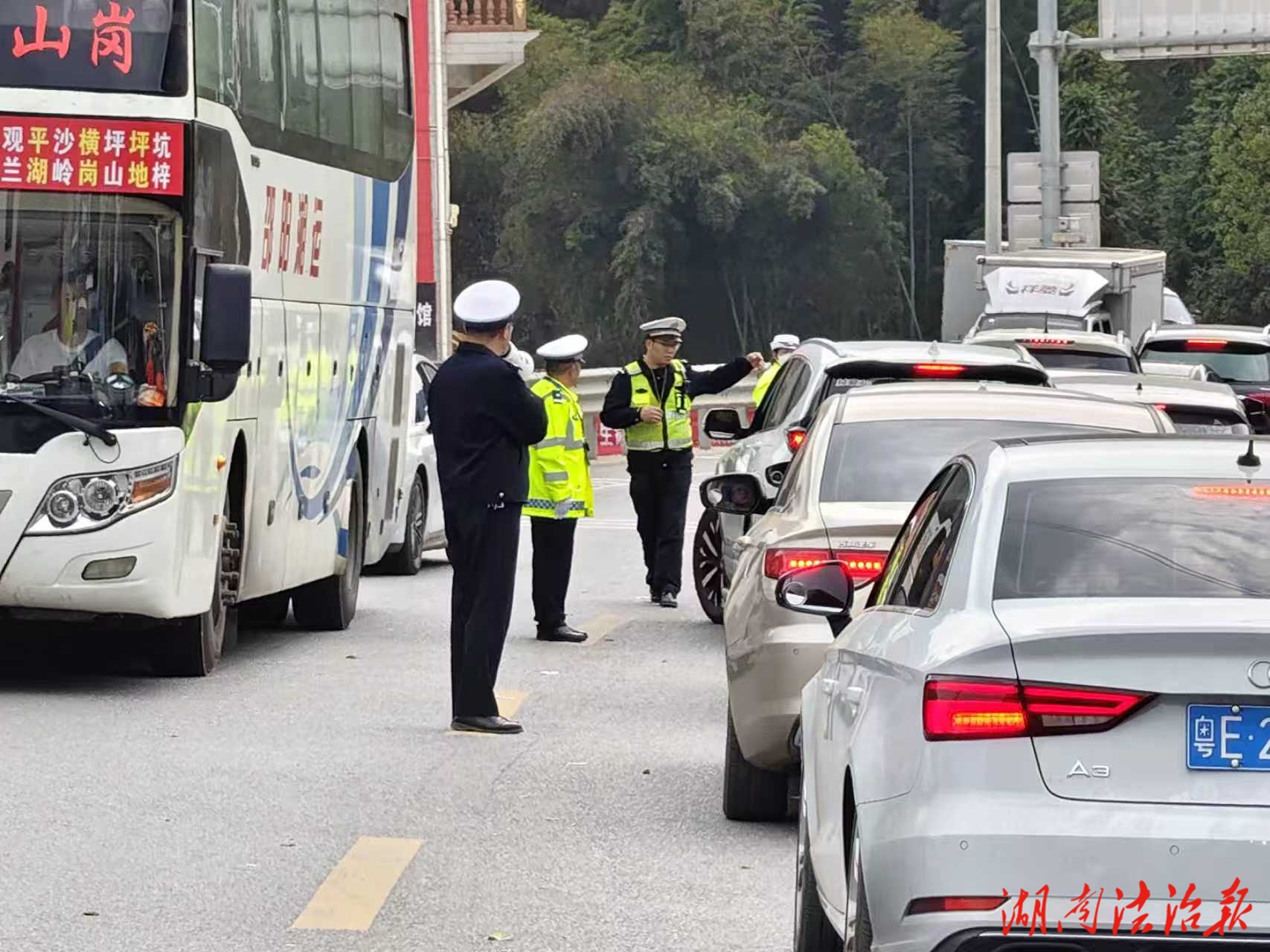 藍山公安：春節(jié)期間全縣社會大局穩(wěn)定治安秩序良好