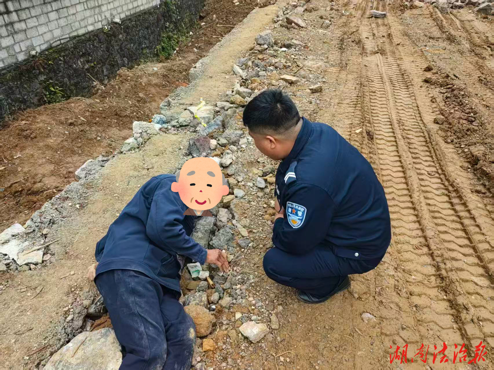 有“警”無險(xiǎn) 老人不慎摔倒，幸虧有他們！