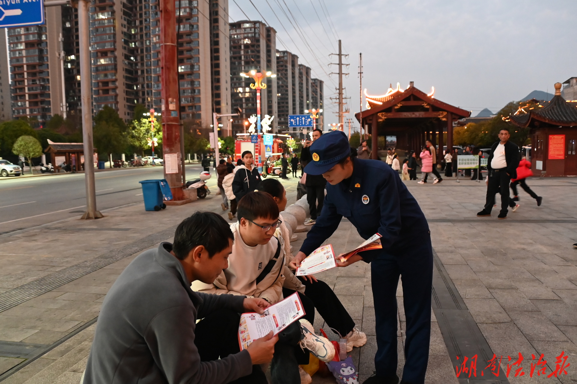 城步消防圆满完成“龙狮贺岁、马上添福”龙狮巡游活动消防安保任务